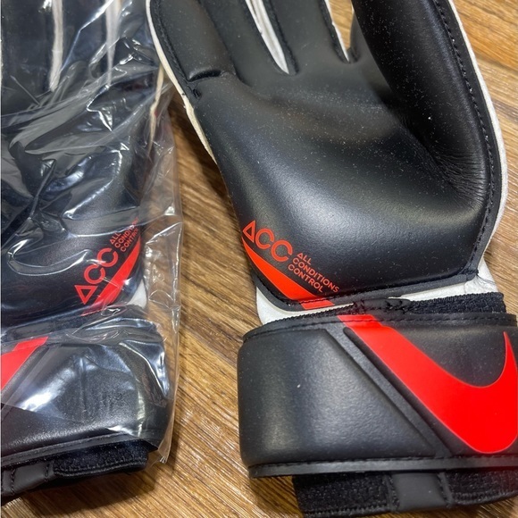 Nike Vapor Grip 3 Goalkeeper Gloves Muliticolor CN5650-101 Size 7 New $130 - Picture 3 of 6
